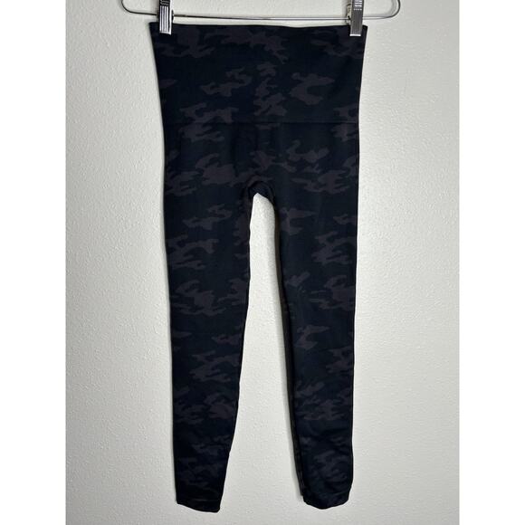Spanx Women’s Look At Me Now Seamless Leggings Black Camo Slimming Size M - Picture 5 of 5